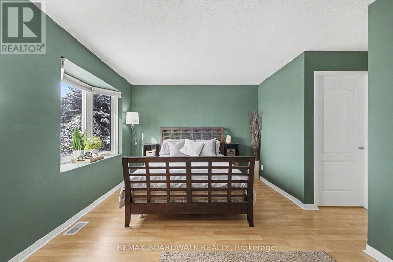 29300641/448-valade-crescent/fallingbrookpineridge/ottawa/ontario/K4A2W4_11