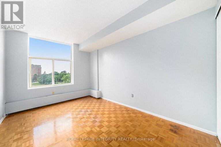 28635205/407-2759-carousel-crescent/emerald-woodssawmill-creek/ottawa/ontario/K1T2N5_22