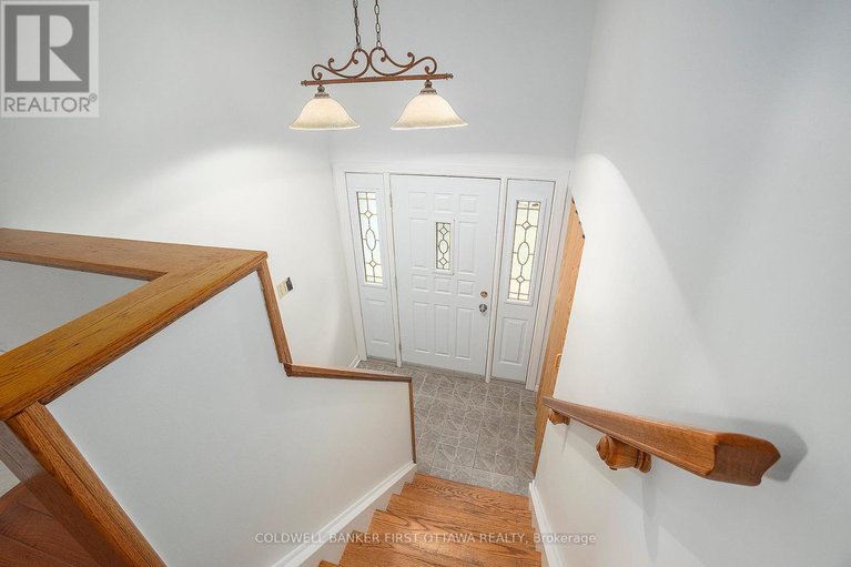 28881410/27-ariel-court/westcliffe-estates/ottawa/ontario/K2H8J1_4