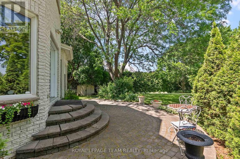 29556061/1345-potter-drive/manotick-village-manotick-estates/ottawa/ontario/K4M1C6_43