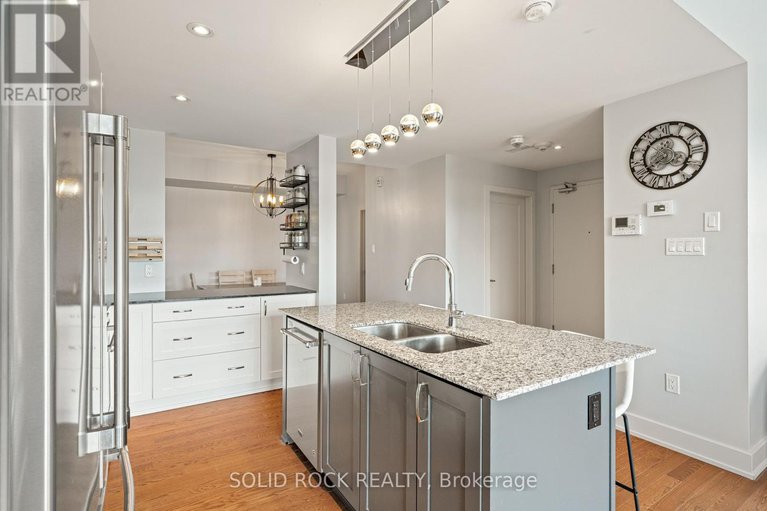28694497/301-345-elizabeth-cosgrove-private/mer-bleuebradley-estatesanderson-park/ottawa/ontario/K1W0K6_13