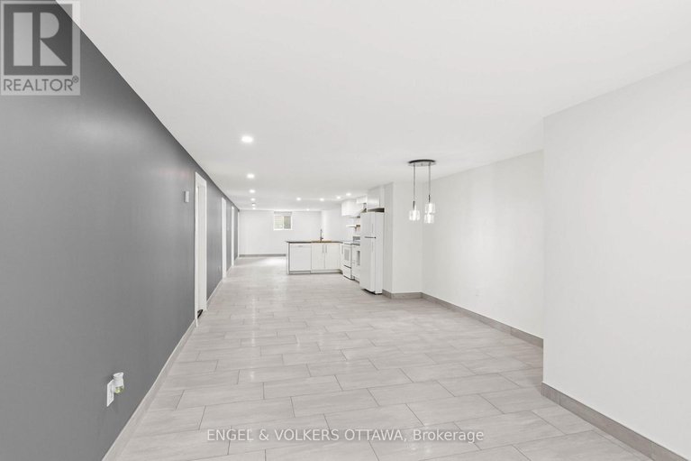 28294344/70-varley-drive/beaverbrook/ottawa/ontario/K2K1H2_33