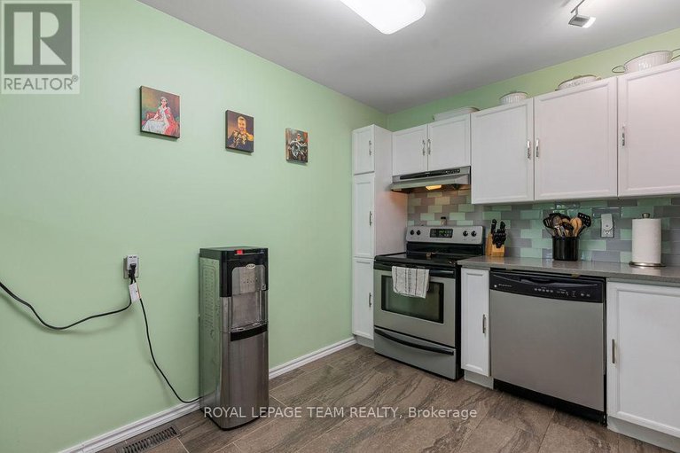 28447984/80-pickwick-drive/cedargrovefraserdale/ottawa/ontario/K2J3E2_15