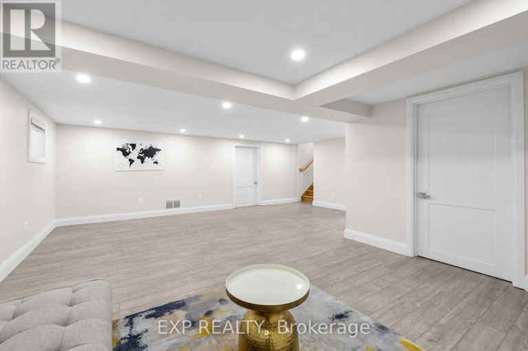 29427450/1377-mcmahon-avenue/emerald-woodssawmill-creek/ottawa/ontario/K1T1C2_21