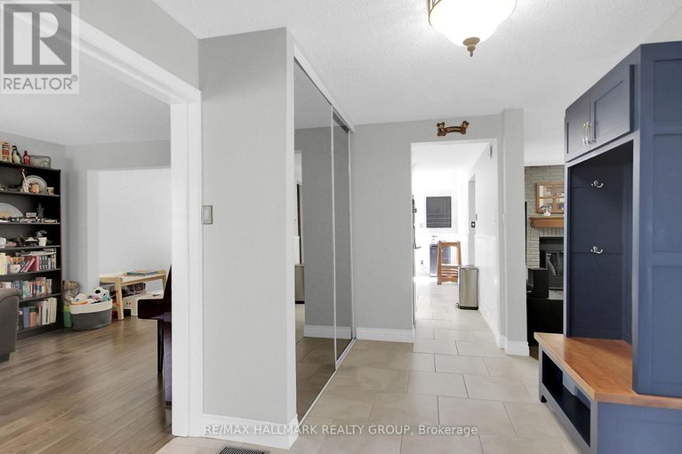 28723608/1661-kindersley-avenue/chateauneuf/ottawa/ontario/K1C4V4_5