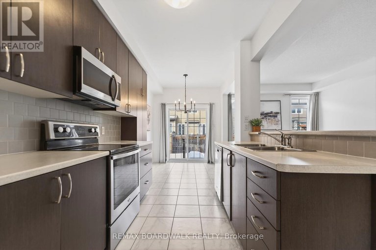 29438320/716-oakglade-avenue/emerald-meadowstrailwest/ottawa/ontario/K2M0B3_18