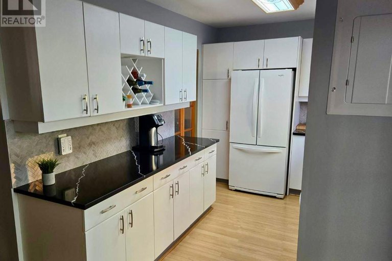 28982372/73-1900-marquis-avenue/beaconwood/ottawa/ontario/K1J8J2_12