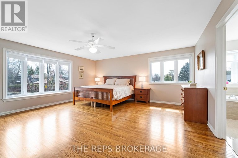 28336978/3062-upper-otterson-place/mooneys-bayrevelstoke/ottawa/ontario/K1V7B6_18