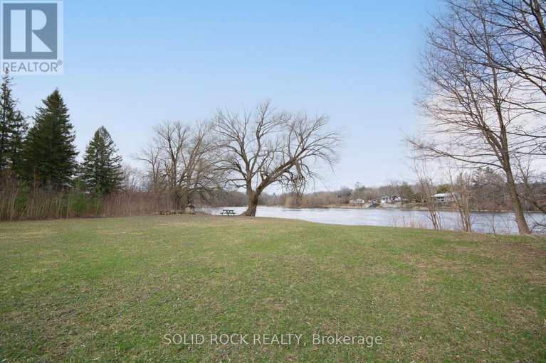 28251367/724-river-road/riverside-southgloucester-glen/ottawa/ontario/K4M1B2_4