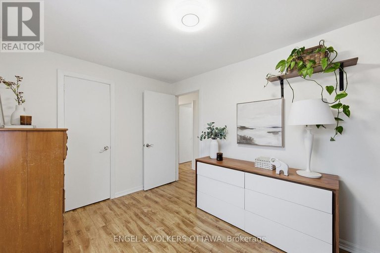 29460829/483-prince-albert-street/overbrookcastle-heights/ottawa/ontario/K1K1Y7_26