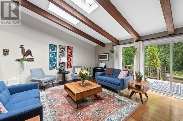 29437066/5984-third-line-road-n/rideau-twp-w-of-hwy-16-north-of-reg-rd-6/ottawa/ontario/K0A2T0_8