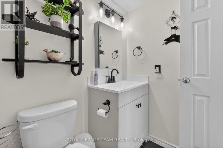 29403239/403-2400-virginia-dr-drive/urbandale-acres/ottawa/ontario/K1H8L3_27