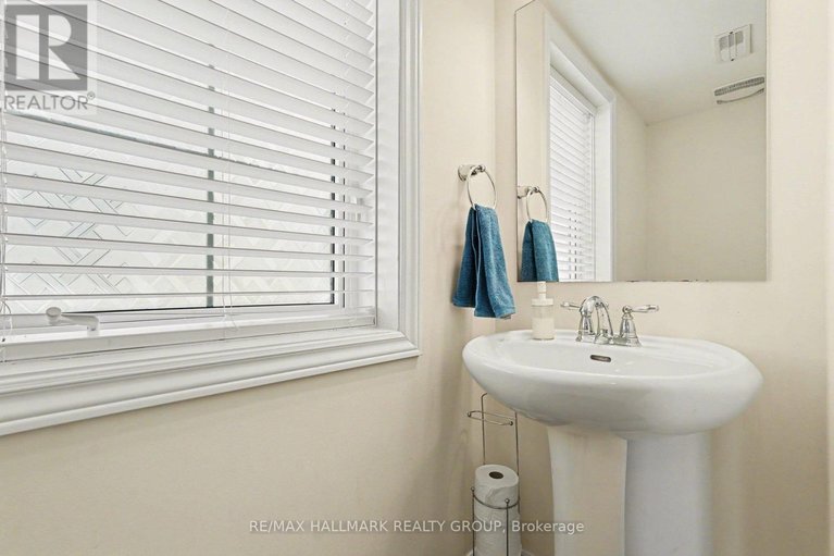 29660379/217-bensinger-way/stittsville-north/ottawa/ontario/K2S0P1_12