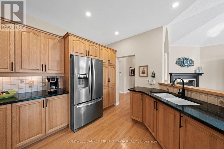 29386264/19-fencerow-way/stonebridge/ottawa/ontario/K2J4X8_24