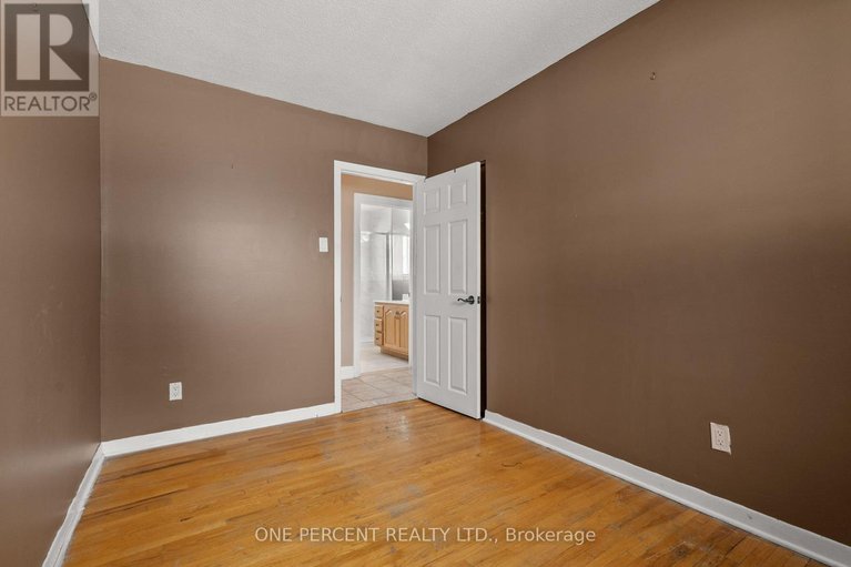 28159245/5-lyall-street-n/city-viewskylinefisher-heightsparkwood-hills/ottawa/ontario/K2E5G8_25