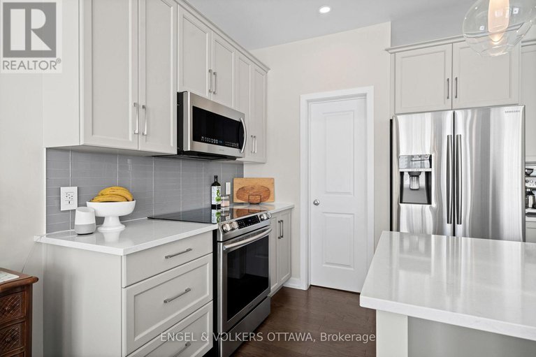 29373193/267-sceptre-way/emerald-meadowstrailwest/ottawa/ontario/K2V0C6_8