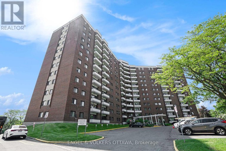 28428926/817-20-chesterton-drive/borden-farmstewart-farmcarleton-heightsparkwood-hills/ottawa/ontario/K2E6Z7_1