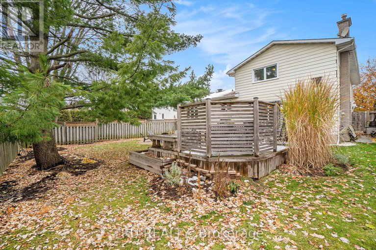 29348348/1719-meadowview-crescent-n/convent-glen-south/ottawa/ontario/K1C1T9_32