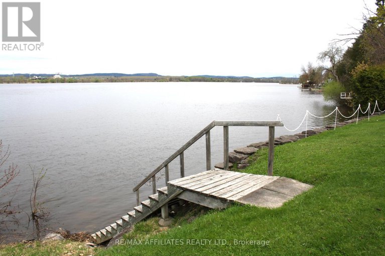 28299464/340-wilson-road/clarencerockland-twp/clarence-rockland/ontario/K4K1K7_6