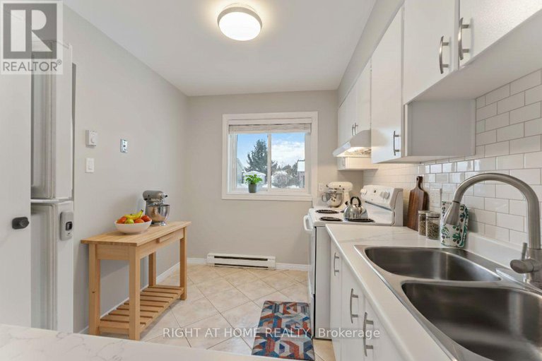 29240371/25b-bertona-street/craig-henrywoodvale/ottawa/ontario/K2G4G7_11