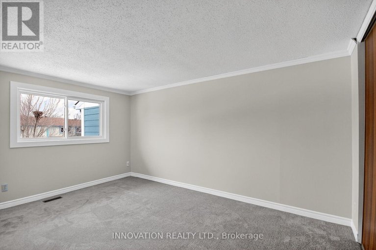 29490132/5-2336-orient-park-drive-e/blackburn-hamlet-south/ottawa/ontario/K1B4N5_29