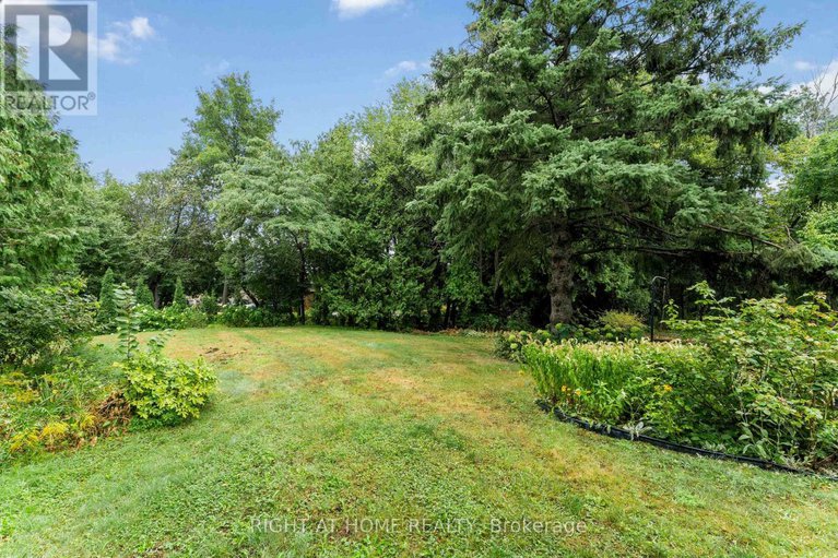 28765727/2-muirfield-gardens/cedar-hillorchard-estates/ottawa/ontario/K2R1B8_39