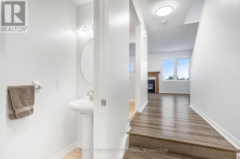 29123797/1626-trenholm-lane/fallingbrookpineridge/ottawa/ontario/K4A4B6_21