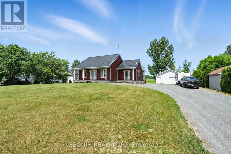 28526584/2785-pattee-road-e/east-hawkesbury-twp/hawkesbury/ontario/K6A0G3_7
