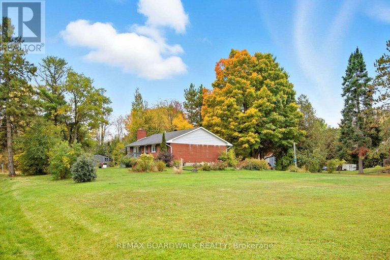 29538006/121-stamford-drive/drummond-n-elmsley-drummond-twp/drummondnorth-elmsley/ontario/K7H3C1_29