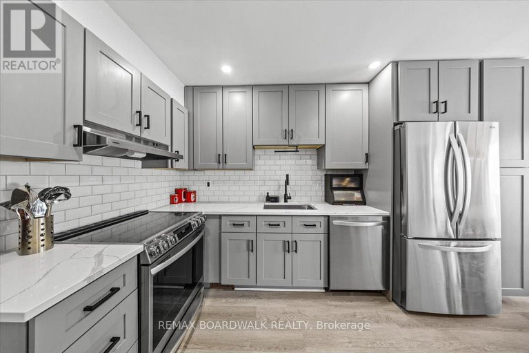 29318250/294-valade-crescent/fallingbrookpineridge/ottawa/ontario/K4A2X3_13
