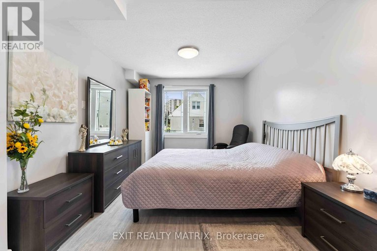 28591651/347-shakespeare-street/vanier/ottawa/ontario/K1L5M1_18