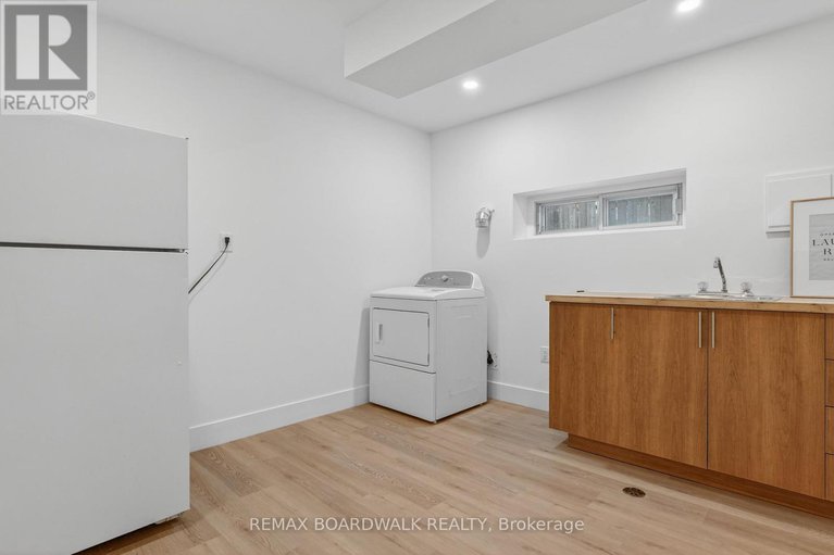 29437074/38-courtney-road-w/glencairnhazeldean/ottawa/ontario/K2L1L8_30