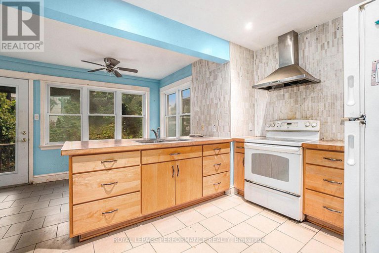 28886314/223-carleton-avenue/ottawa-westtunneys-pasture/ottawa/ontario/K1Y0J5_11