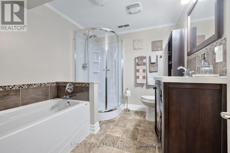 29621371/1173-st-jerome-crescent/convent-glen-north/ottawa/ontario/K1C2A7_33