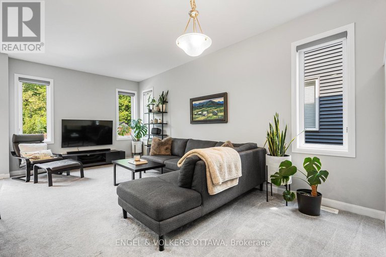 29052696/220-geyser-place/hearts-desire/ottawa/ontario/K2J6P1_14