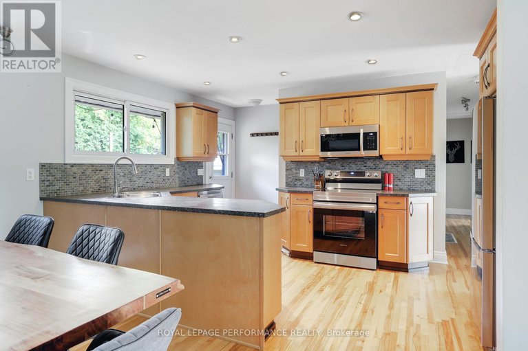 28924054/1347-highgate-road/parkway-park/ottawa/ontario/K2C2Y5_11