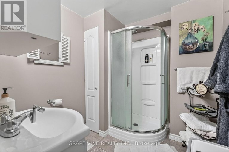 29648107/103-rowallen-place/hunt-club-parkgreenboro/ottawa/ontario/K1T4E3_46