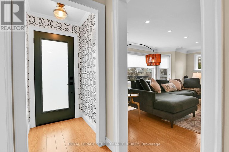 29348584/328-pleasant-park-road/alta-vistafaircrest-heights/ottawa/ontario/K1H5M8_4