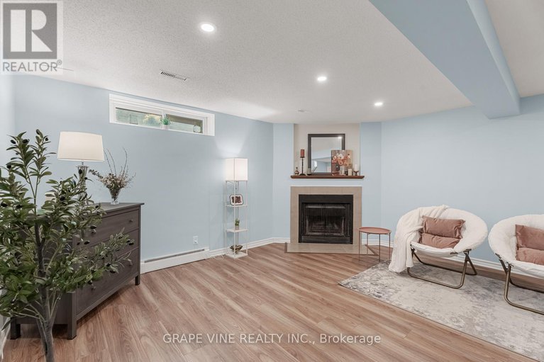 28499106/43-bentbrook-crescent/heritage-park/ottawa/ontario/K2J3Y1_33