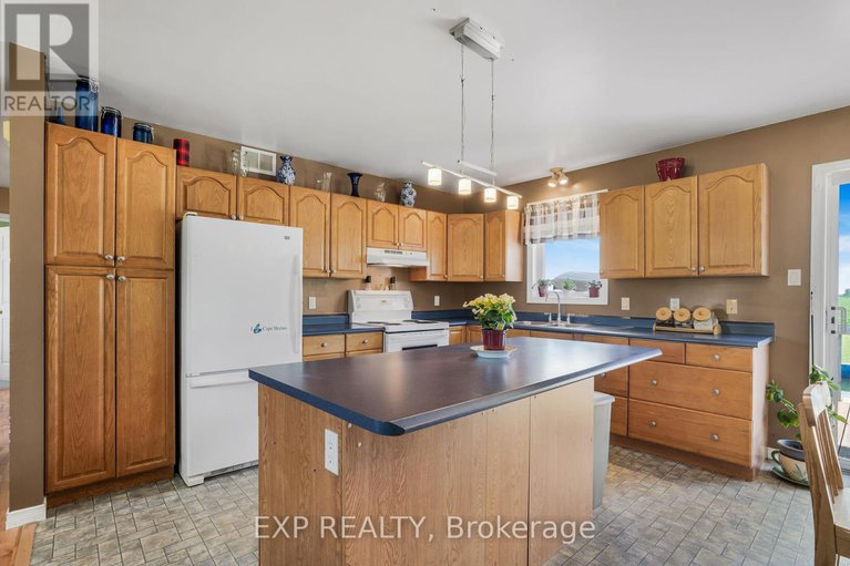 28585011/896-county-rd-18-road/east-hawkesbury/ontario/K0B1M0_8