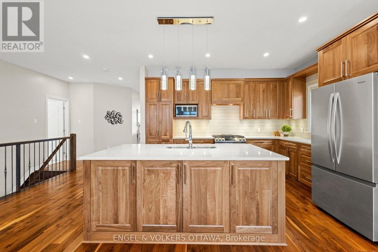 29636459/865-tewin-circle/camelot/ottawa/ontario/K4A1K1_7