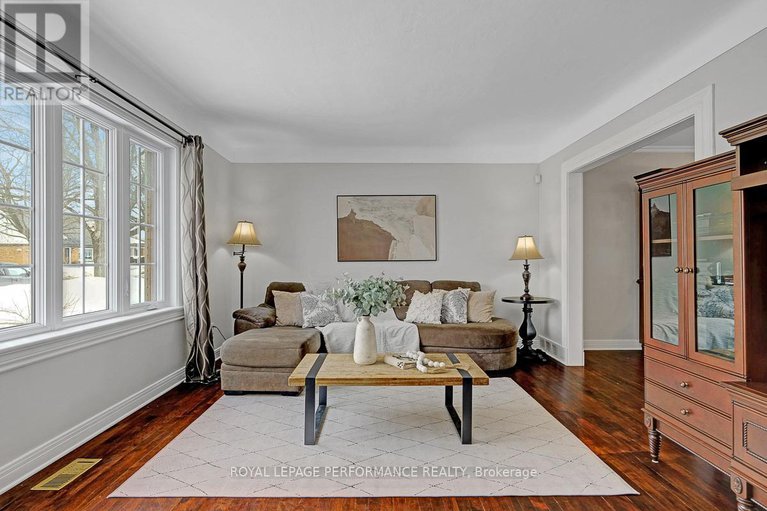 29432301/532-alesther-street/overbrookcastle-heights/ottawa/ontario/K1K1J3_13