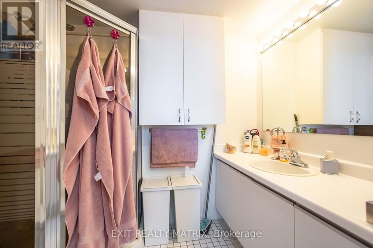 29349666/1007-2759-carousel-crescent/emerald-woodssawmill-creek/ottawa/ontario/K1T2N5_28