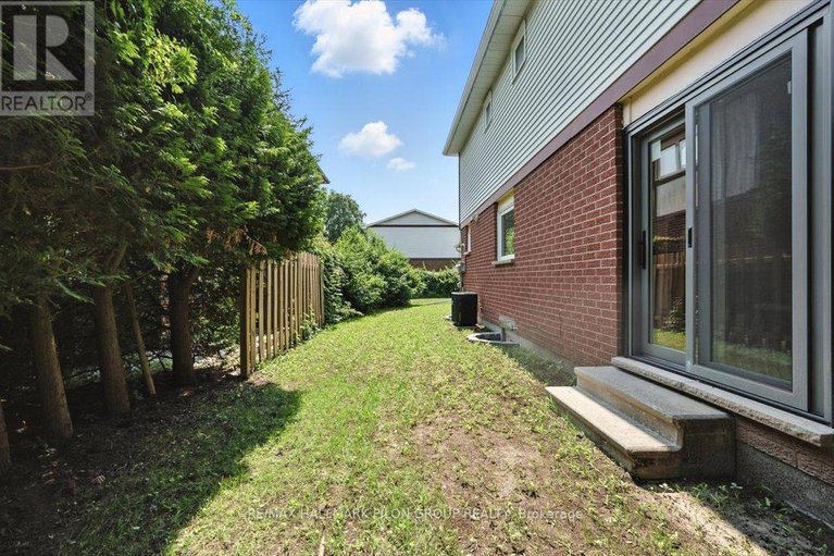 28647832/126-hawk-crescent/hunt-clubwestern-community/ottawa/ontario/K1V9G7_32