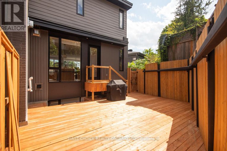 29386266/296-riverdale-avenue/old-ottawa-south/ottawa/ontario/K1S1R1_31