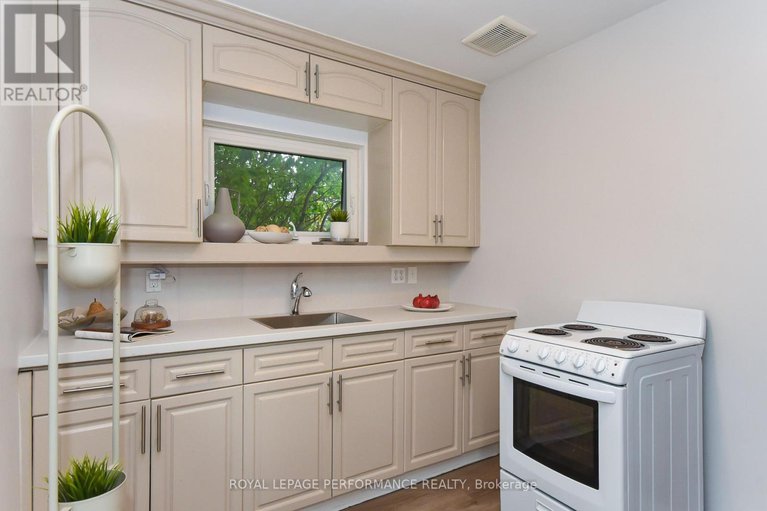 28929176/274-queen-mary-street/overbrookcastle-heights/ottawa/ontario/K1K1X2_12