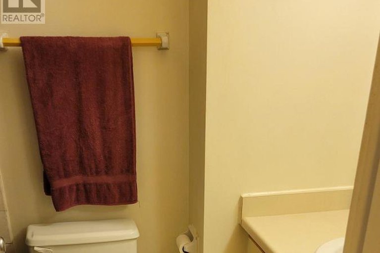 28669177/109-212-viewmount-drive/borden-farmstewart-farmcarleton-heightsparkwood-hills/ottawa/ontario/K2E7X2_10