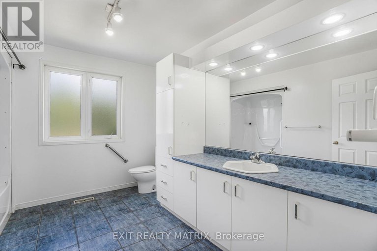 28785994/3704-pattee-road-e/champlain-twp/champlain/ontario/K6A2R2_21