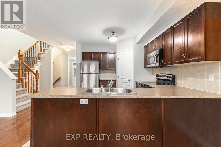 29081107/526-pepperville-crescent/emerald-meadowstrailwest/ottawa/ontario/K2M0E5_7