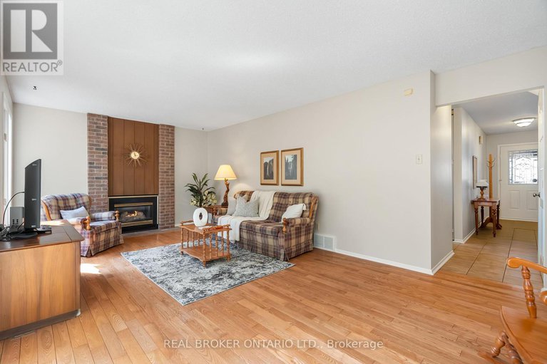 28308376/127-chimo-drive/katimavik/ottawa/ontario/K2L2G7_19